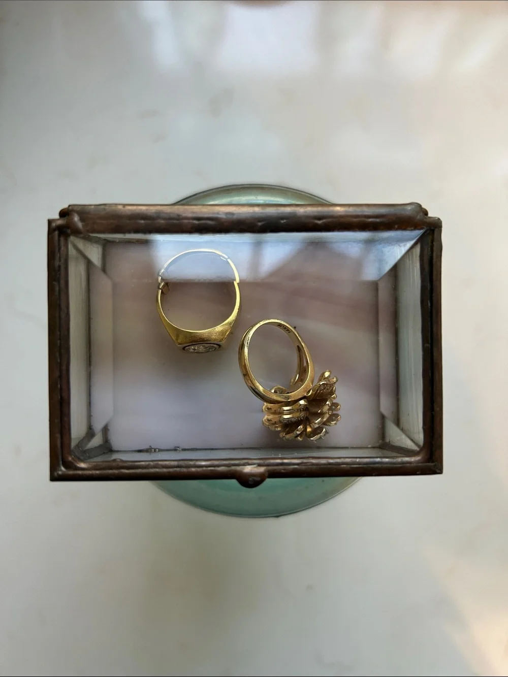 Glass trinket or jewelry box